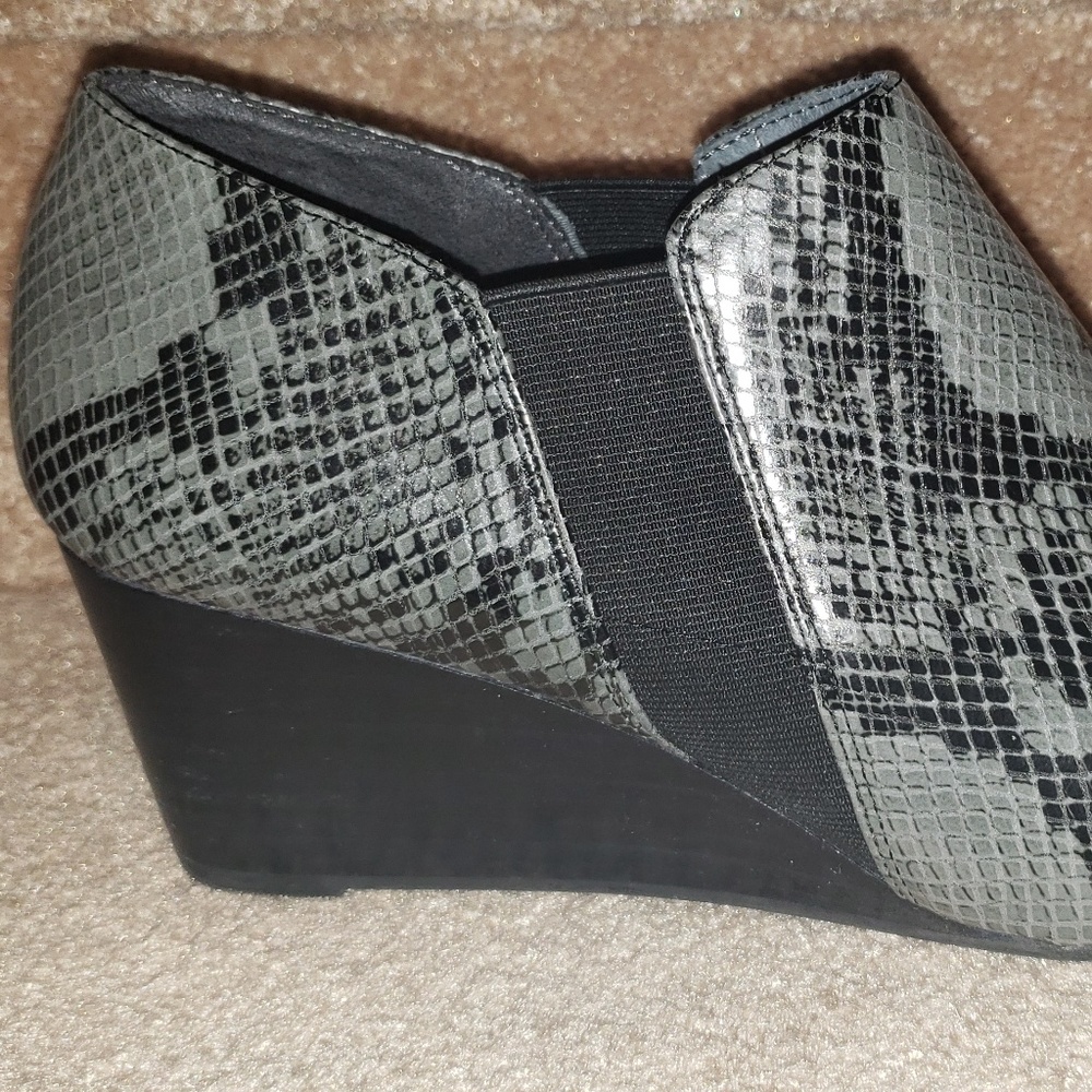 Vionic Wedge
